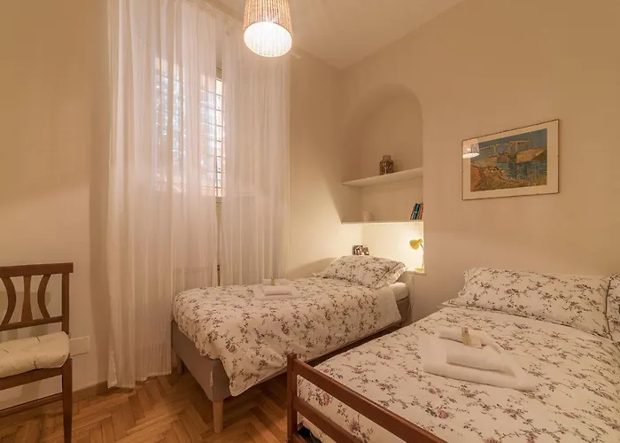 Apartment A Peaceful Retreat 2 Minutes From Piazza Navona - Fromhometorome Rom