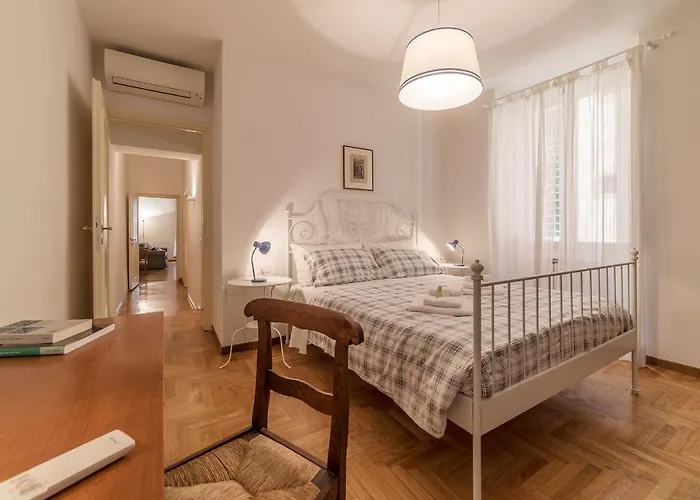A Peaceful Retreat 2 Minutes From Piazza Navona - Fromhometorome Apartment *